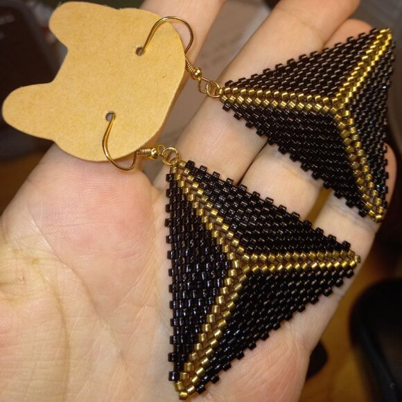 ✨ Bold Elegance – Handwoven Triangle Earrings ✨ - Picture 2 of 2